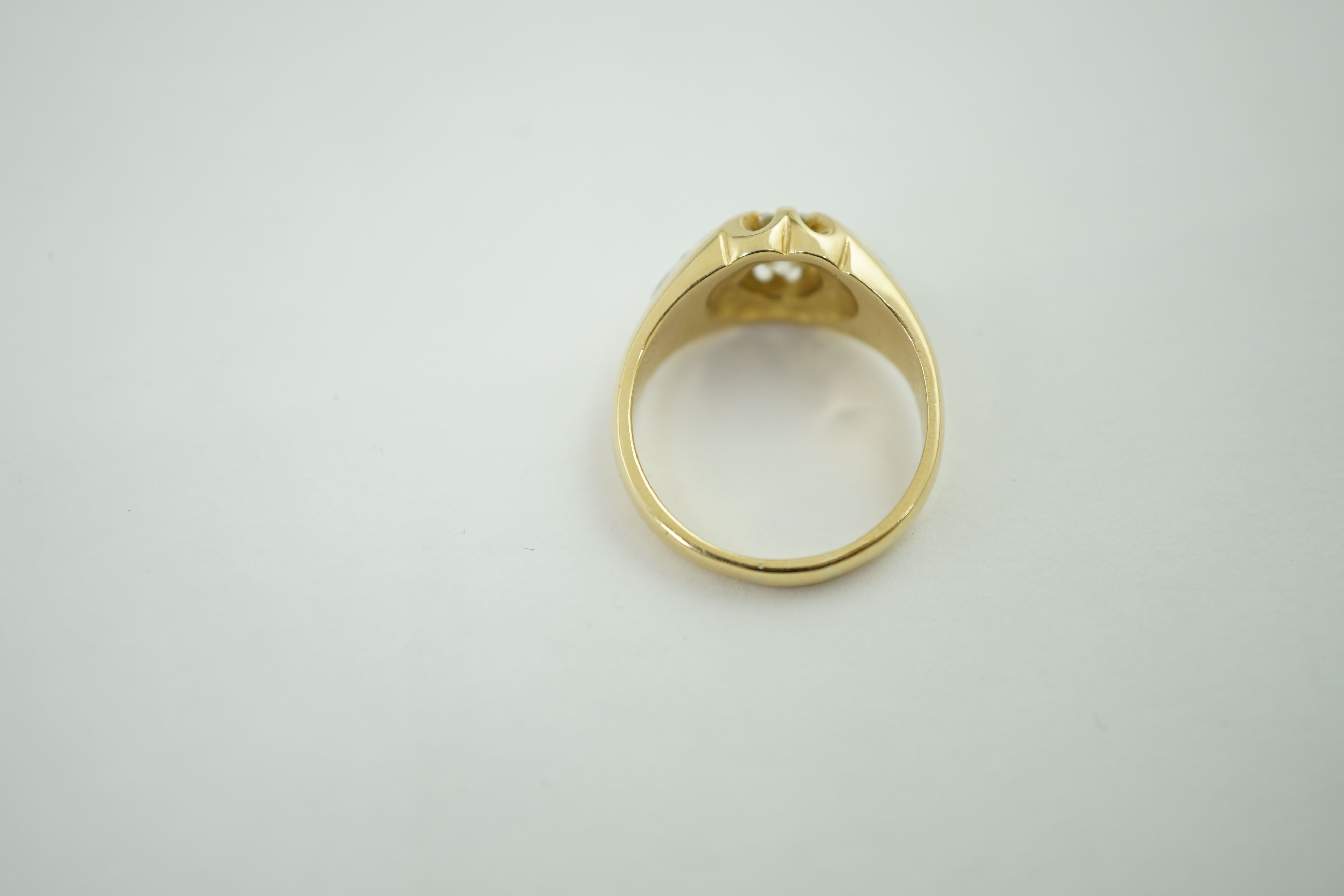 An 18ct gold claw set diamond ring